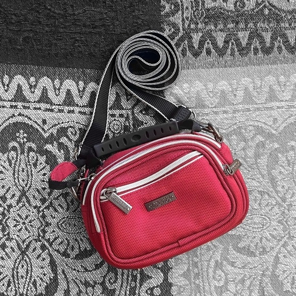 Kenneth Cole Reaction Handbags - Kenneth Cole camera bag 🖤